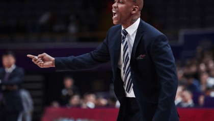  尼斯主帅赛后炮轰裁判，争议判罚引发舆论风波  