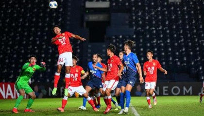  奥格斯堡定位球战术奏效，德甲高空轰炸连入两球带走胜利