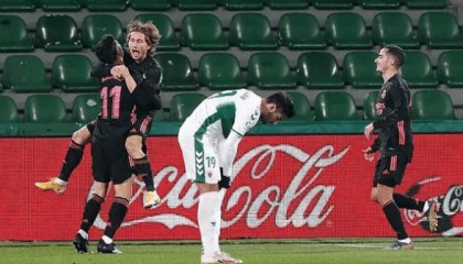  克莱蒙头球绝杀终结巴黎十二连胜  