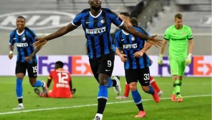  国际米兰创纪录连胜，提前锁定半程冠军  