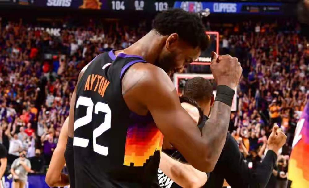  布克高效输出太阳全民皆兵击溃雷霆